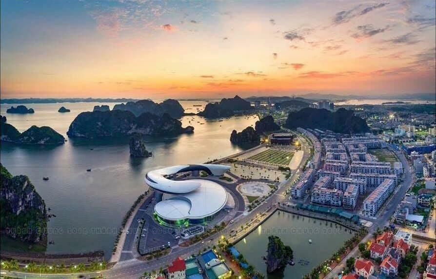 Ling Hotel Ha Long Exteriör bild